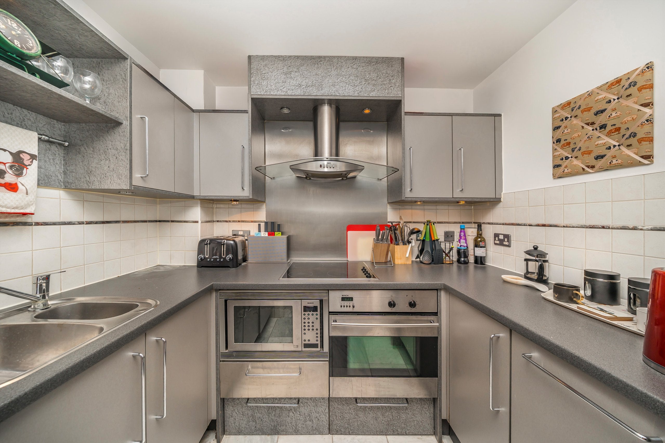 Flat Bridgefoot in Greater London
