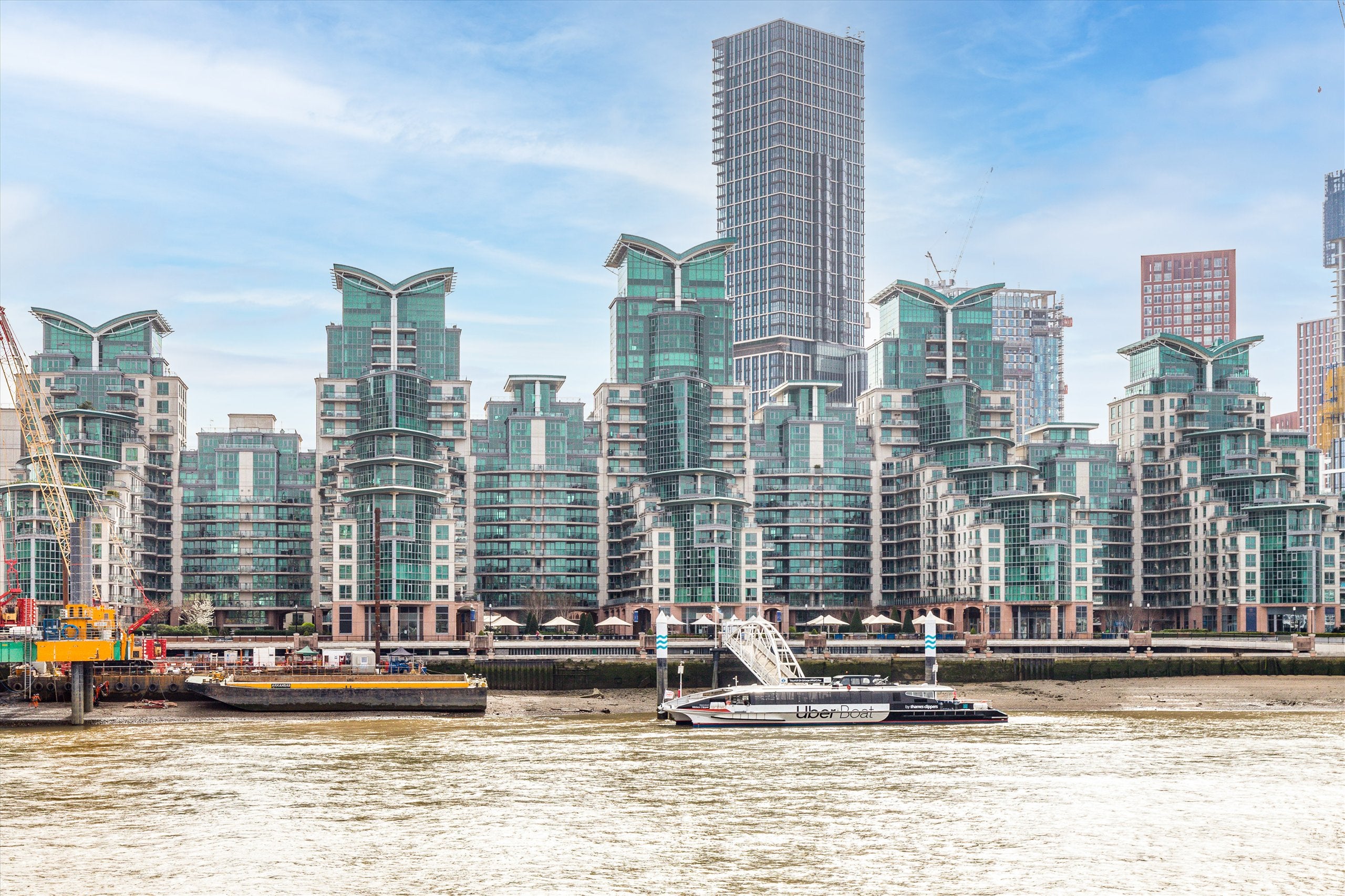 Flat Bridgefoot in Greater London
