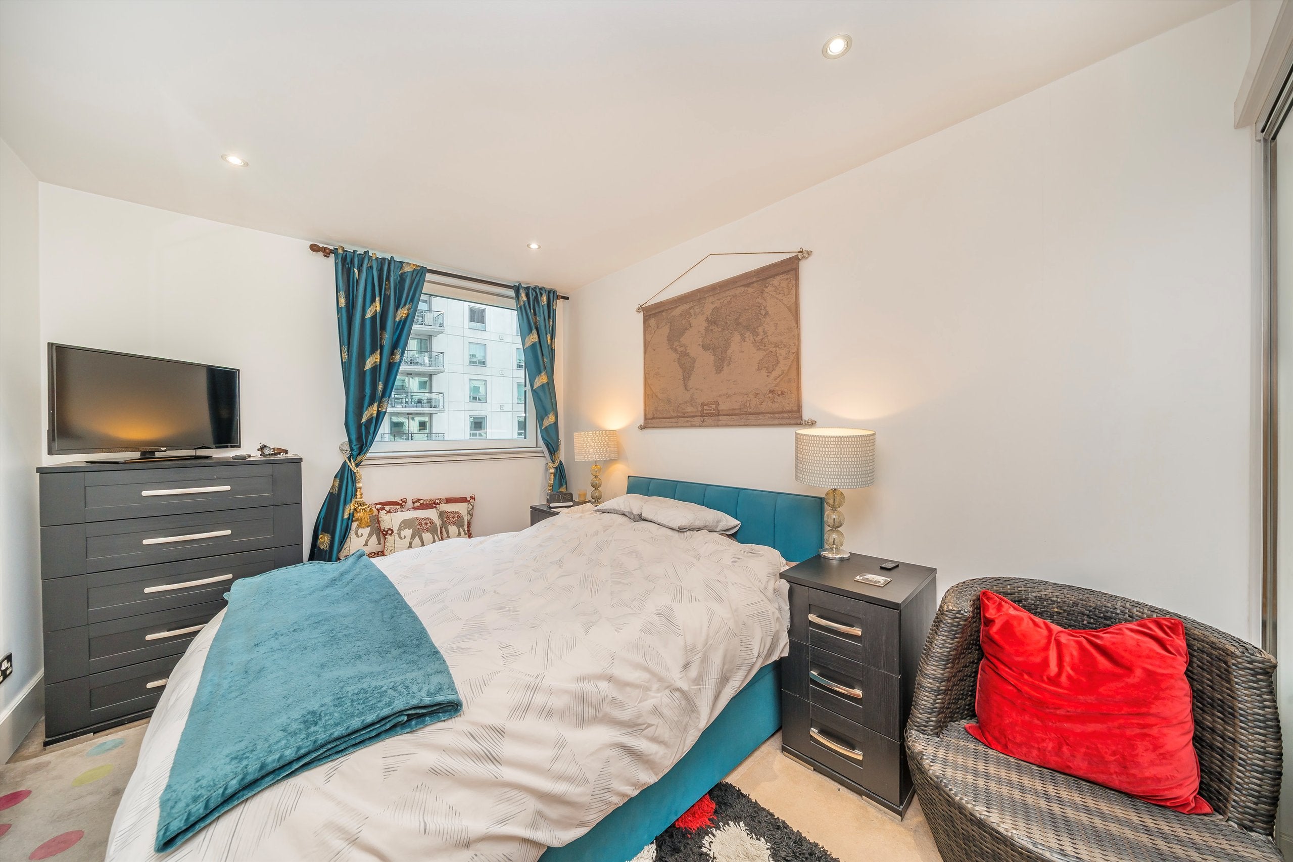 Flat Bridgefoot in Greater London