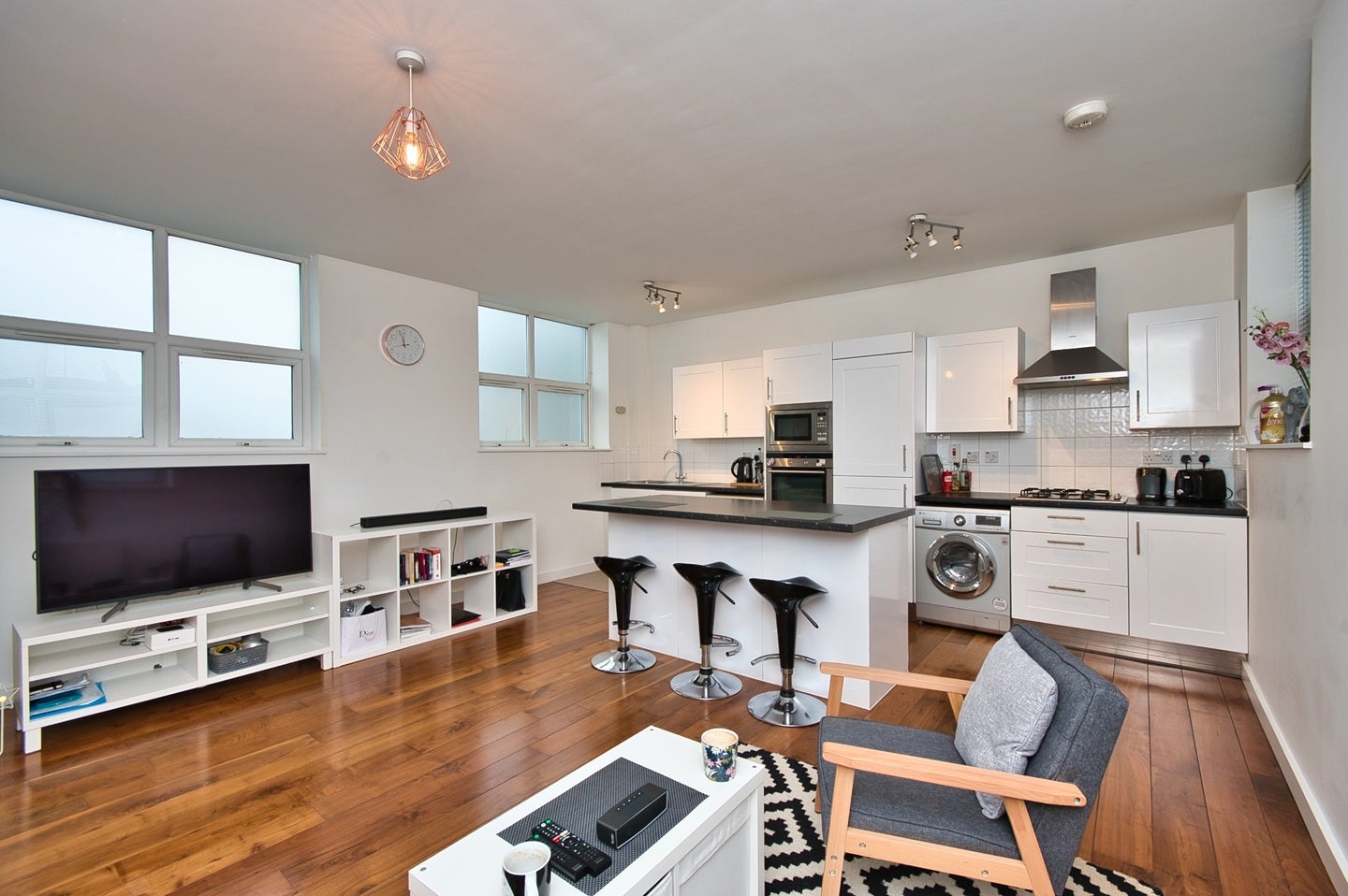 Flat Norfolk Avenue in Greater London