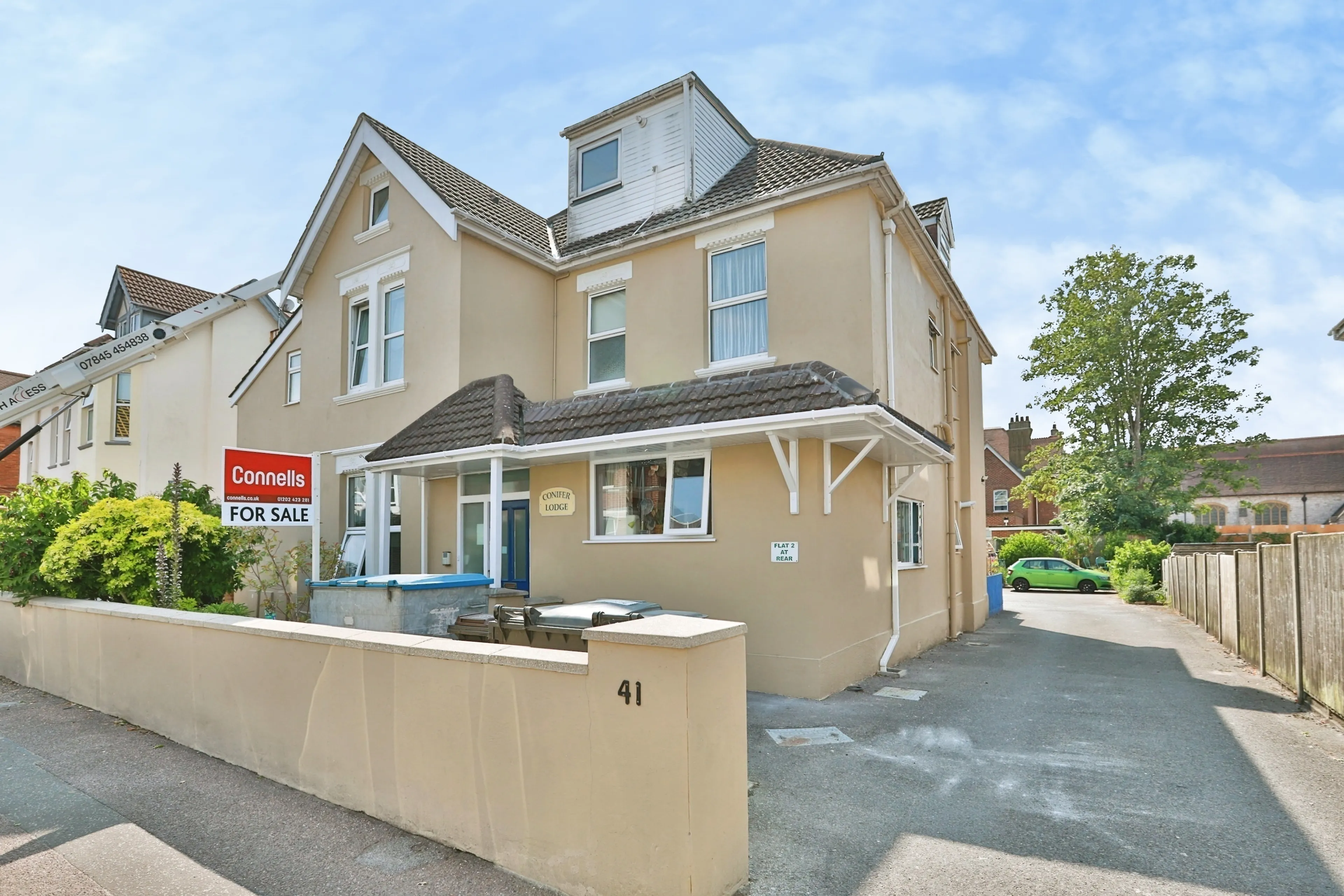 Flat Westby Road in Bournemouth