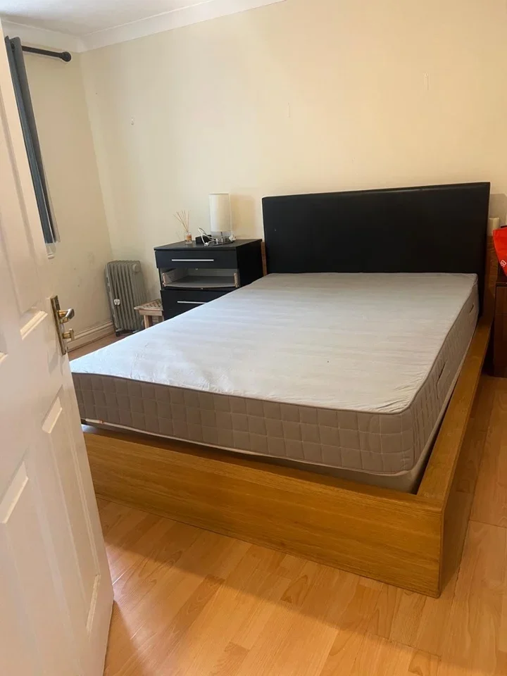 Room Wood's Road in Greater London