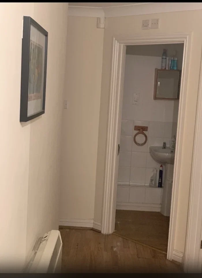 Room Wood's Road in Greater London