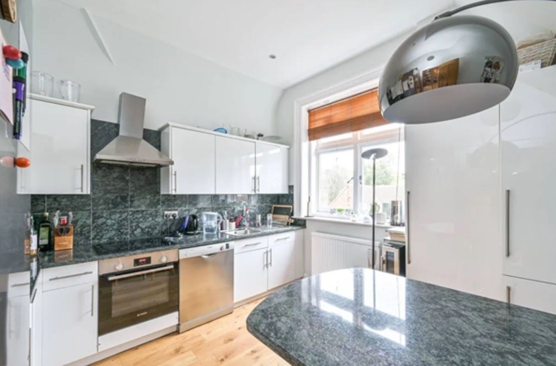 Flat Maresfield Gardens in Greater London