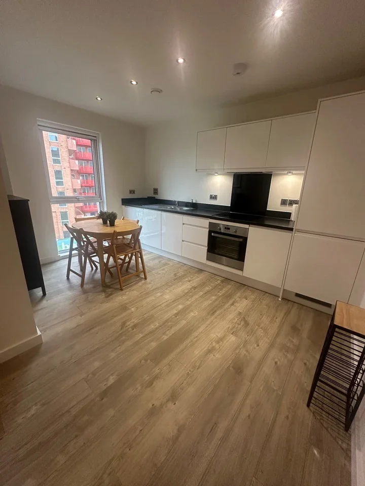 Flat Hanworth Road in Greater London