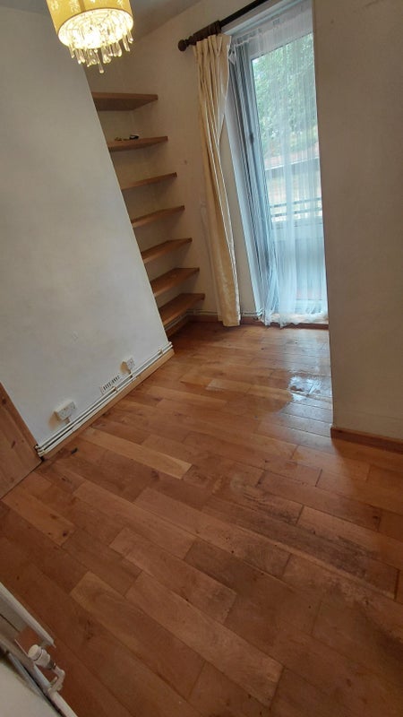 Flat Holderness Way in Greater London