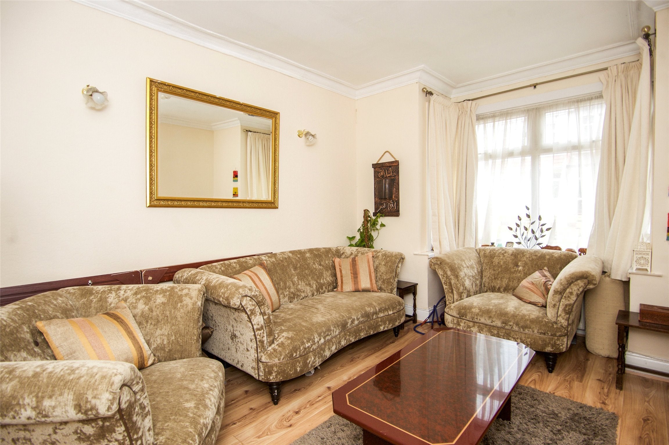 House Annesley Avenue in Greater London