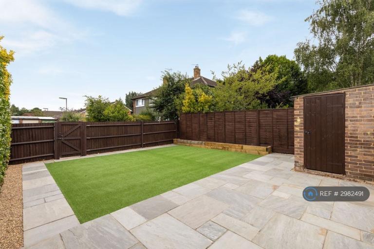 Flat Terrace Road in Walton-on-Thames
