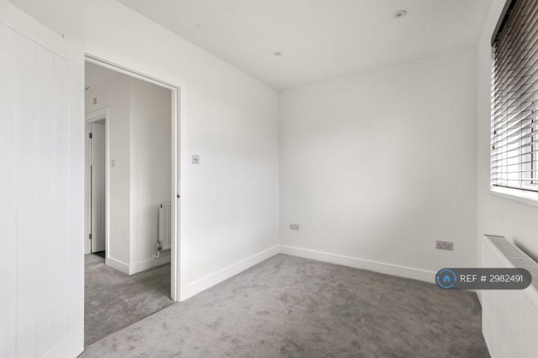 Flat Terrace Road in Walton-on-Thames