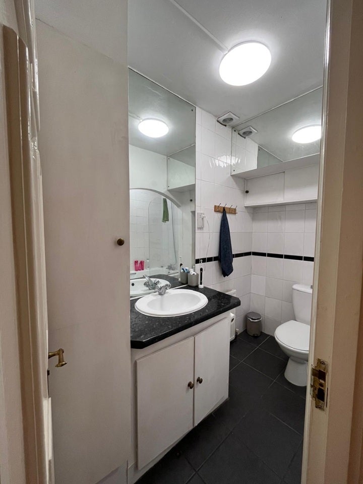 Flat Auriol Road in Greater London