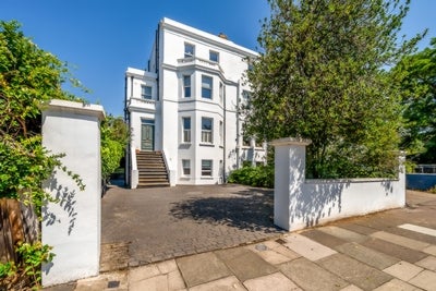 Flat Hervey Road in Greater London