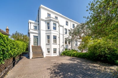 Flat Hervey Road in Greater London