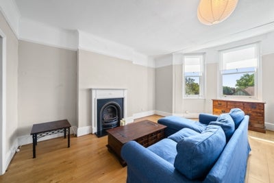 Flat Hervey Road in Greater London