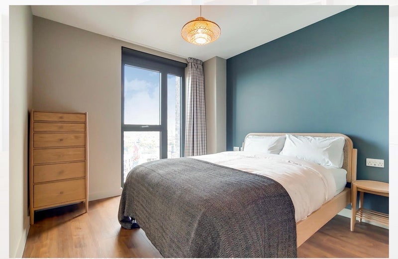 Flat Hudson Walk in Greater London