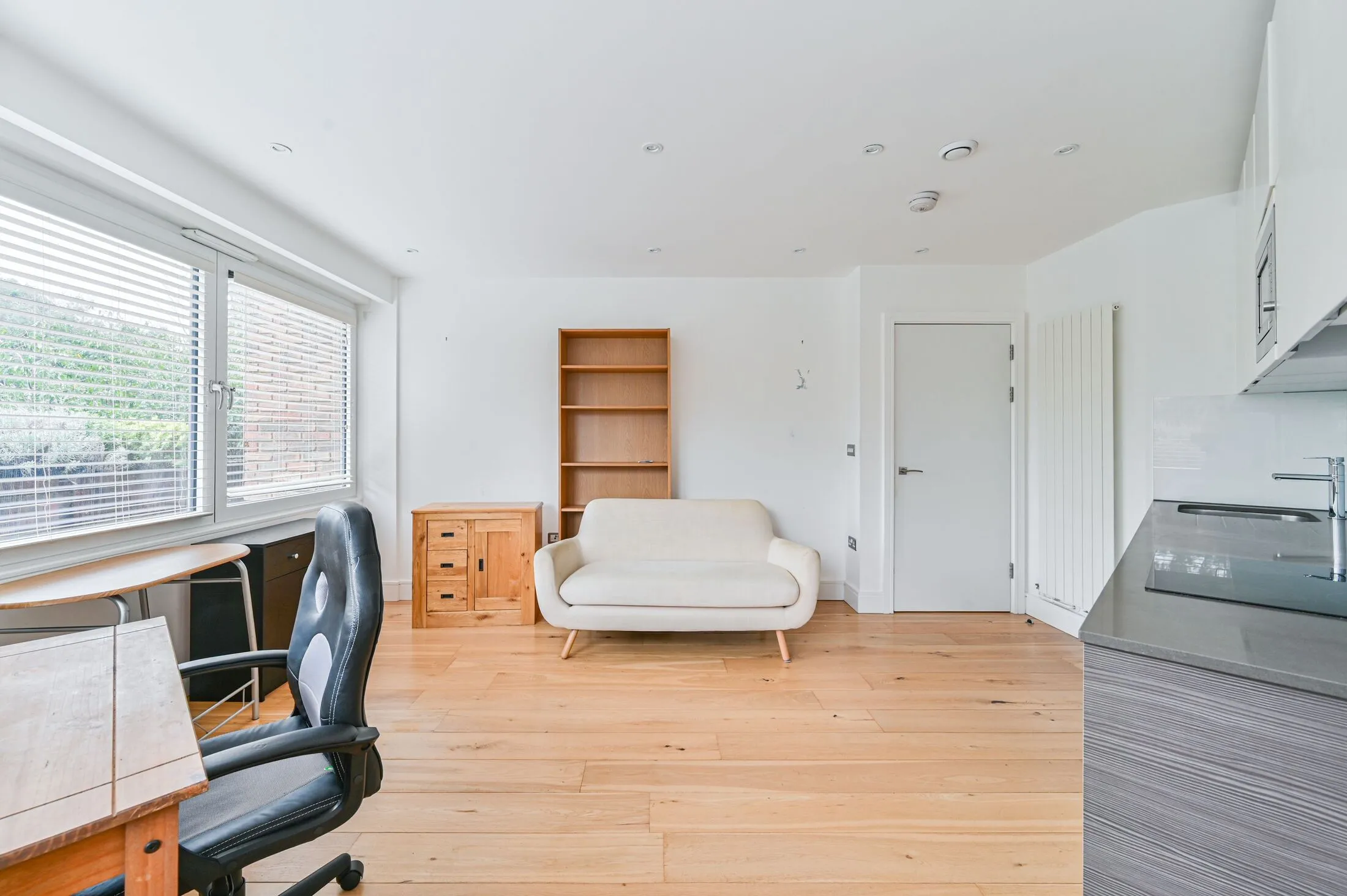 Flat Molesworth Street in Greater London
