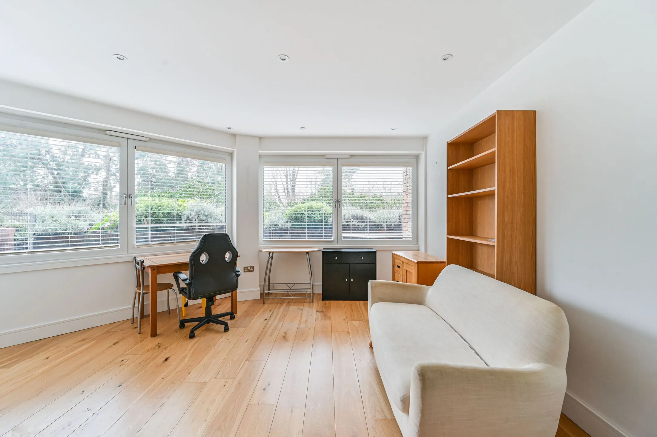 Flat Molesworth Street in Greater London