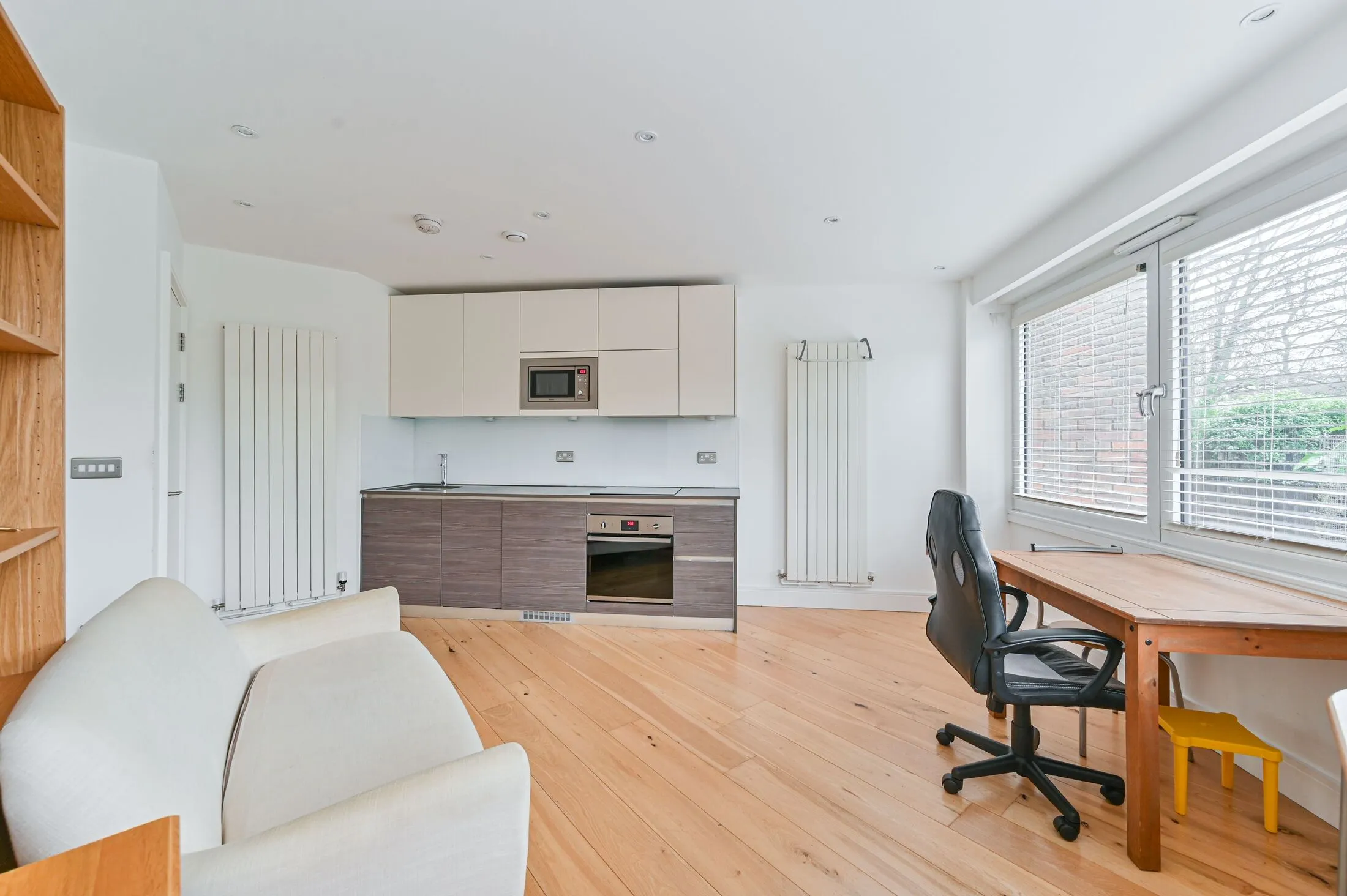 Flat Molesworth Street in Greater London