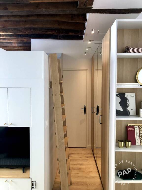 Flat Rue Sainte-Croix de la Bretonnerie in Paris