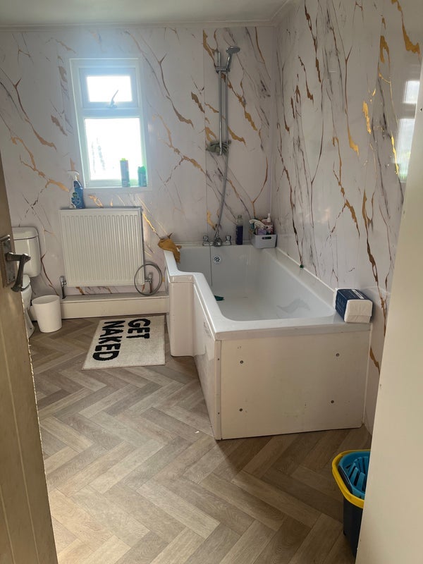 Room Haselbury Road in Greater London