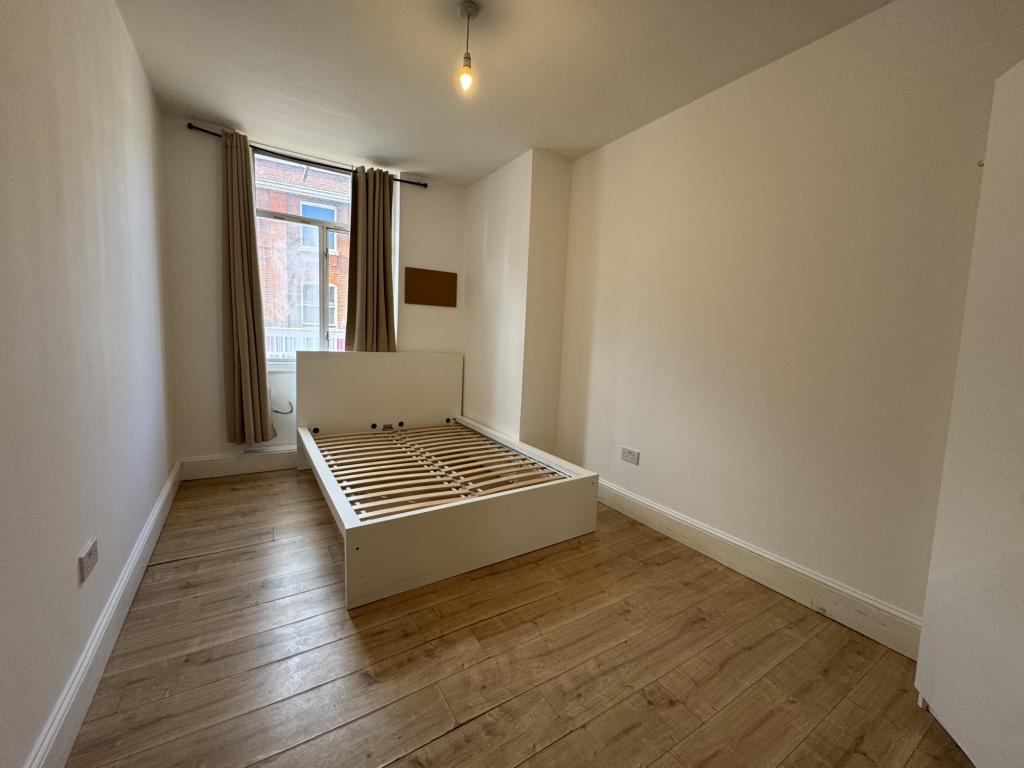 Flat Mare Street in Greater London