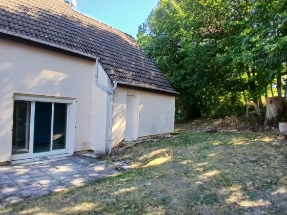 House Route de Molnet in Saint-Léger-sous-Beuvray