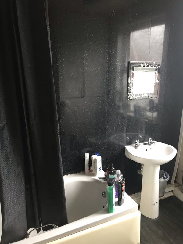Room Walton Road in Sheffield