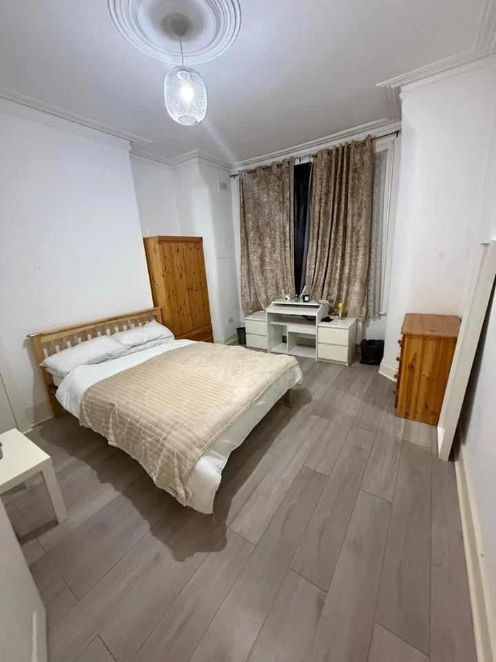 Room Westbury Avenue in Greater London