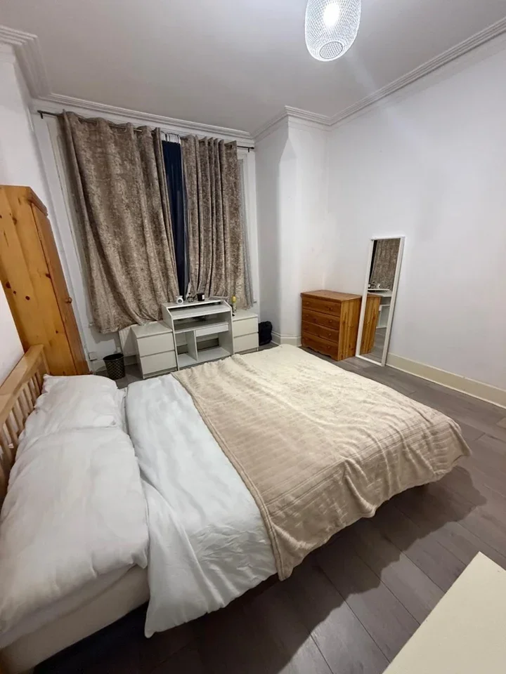 Room Westbury Avenue in Greater London