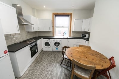 House Winfield Grove in Leeds