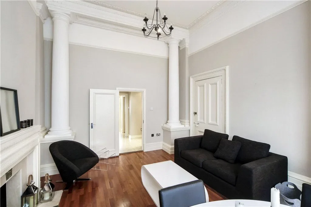 Flat Queen's Gate Terrace in Greater London