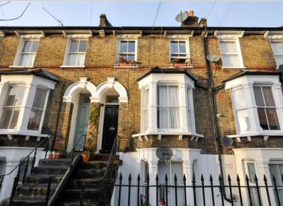 Flat Mabley Street in Greater London