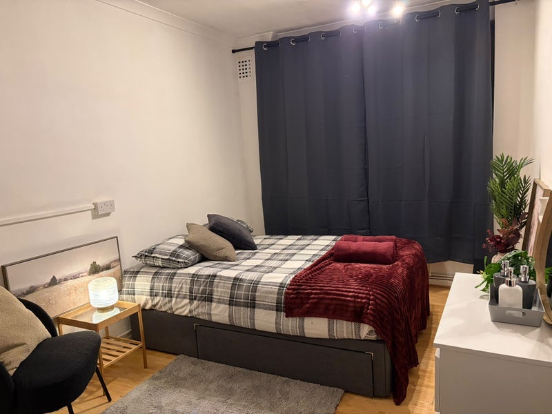 Room Ravenet Street in Greater London