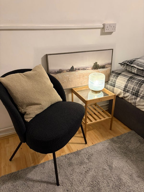 Room Ravenet Street in Greater London