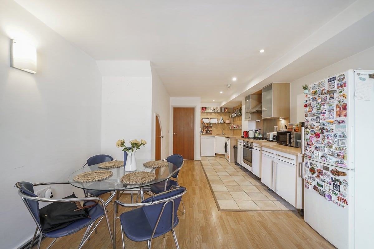 Flat Hopton Road in Greater London