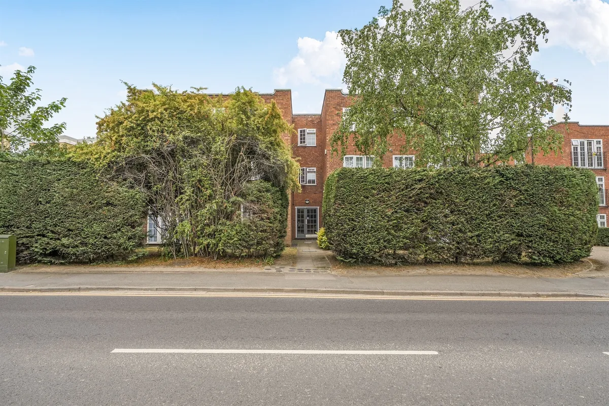 House Cookham Road in Maidenhead
