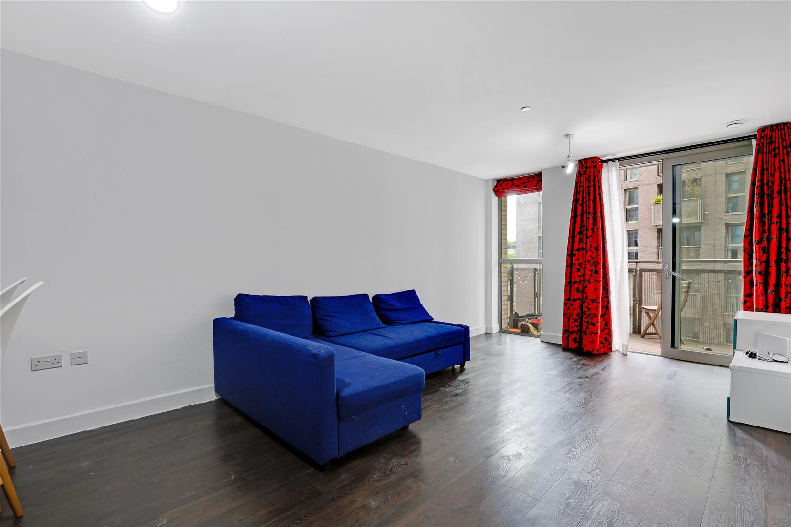 Flat Cornmill Lane in Greater London