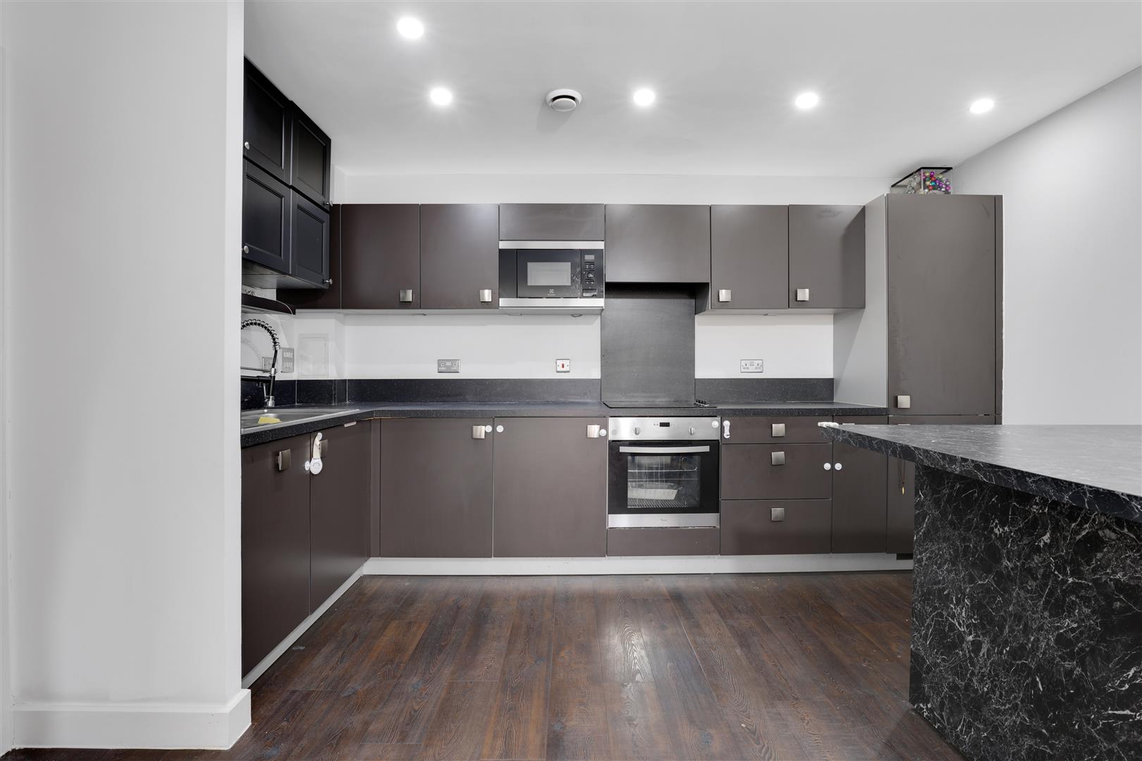Flat Cornmill Lane in Greater London