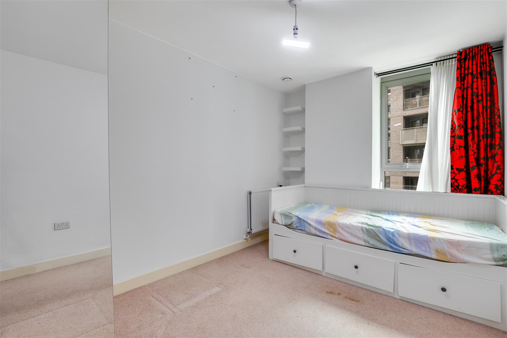 Flat Cornmill Lane in Greater London