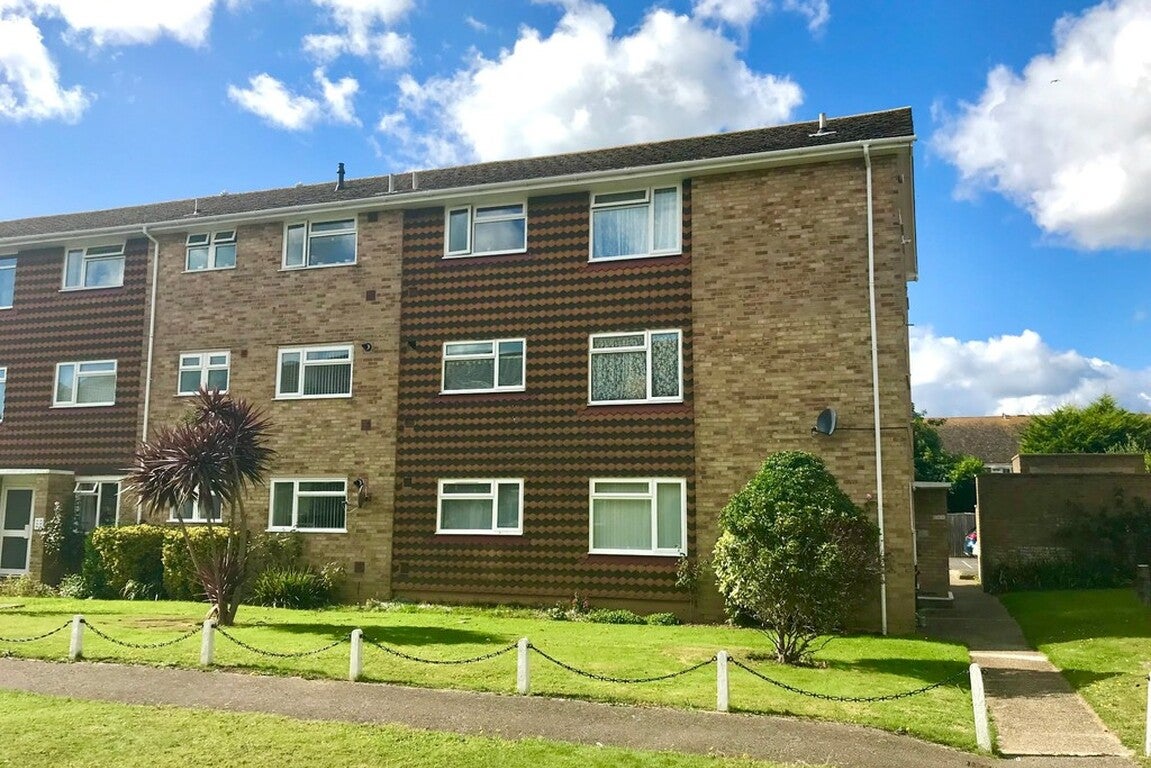 Flat Harsfold Close in Arun