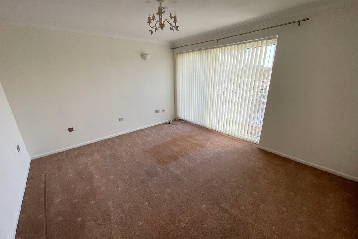 Flat Harsfold Close in Arun