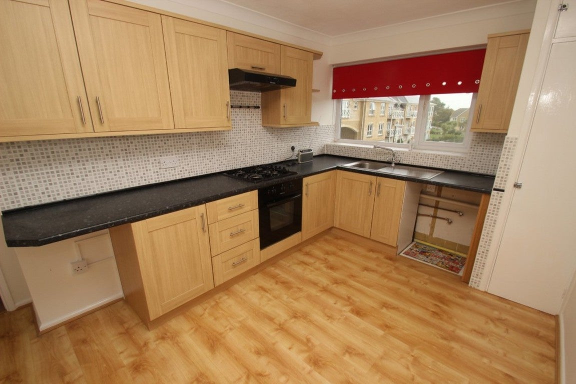 Flat Harsfold Close in Arun