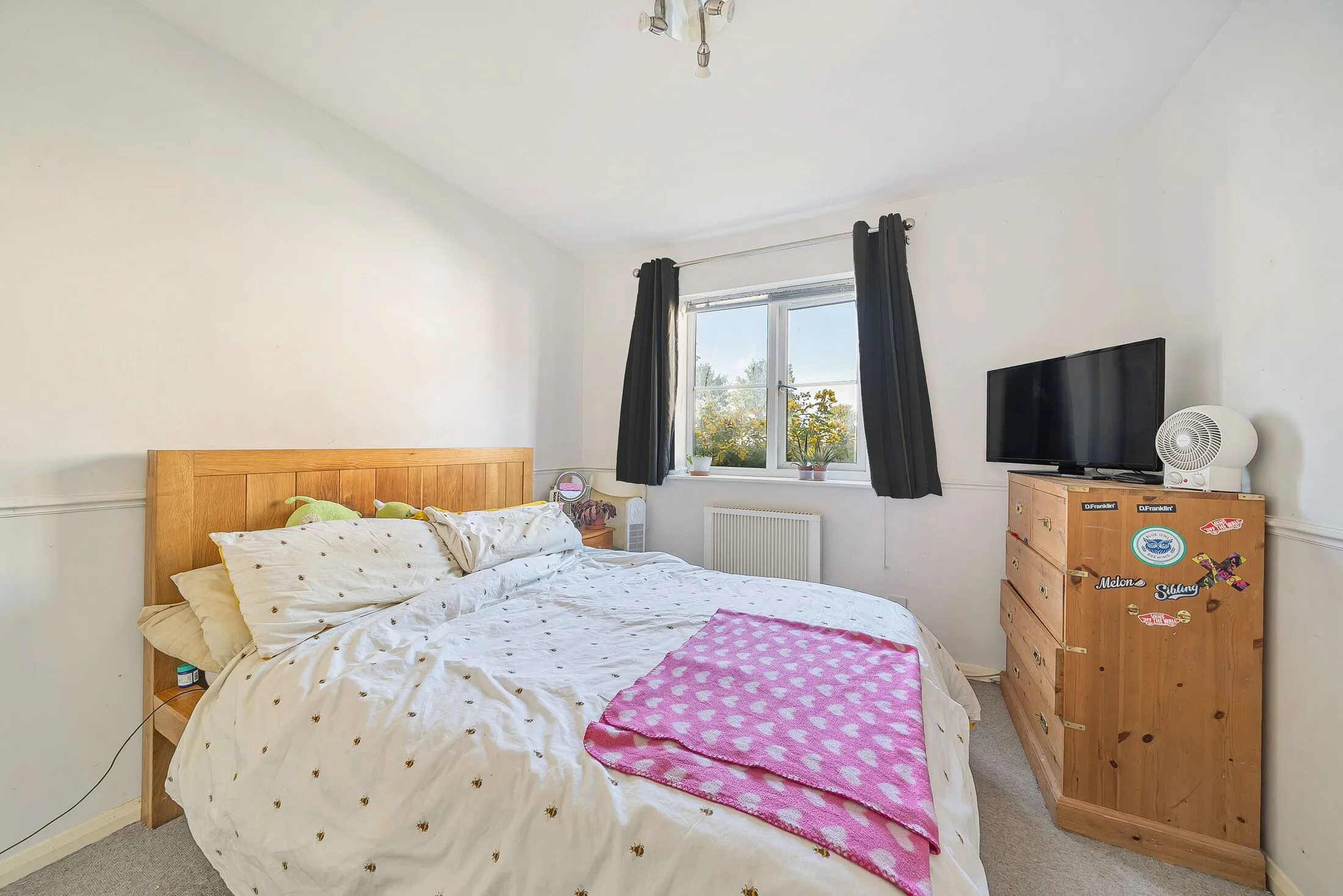 Flat Addiscombe Road in Watford