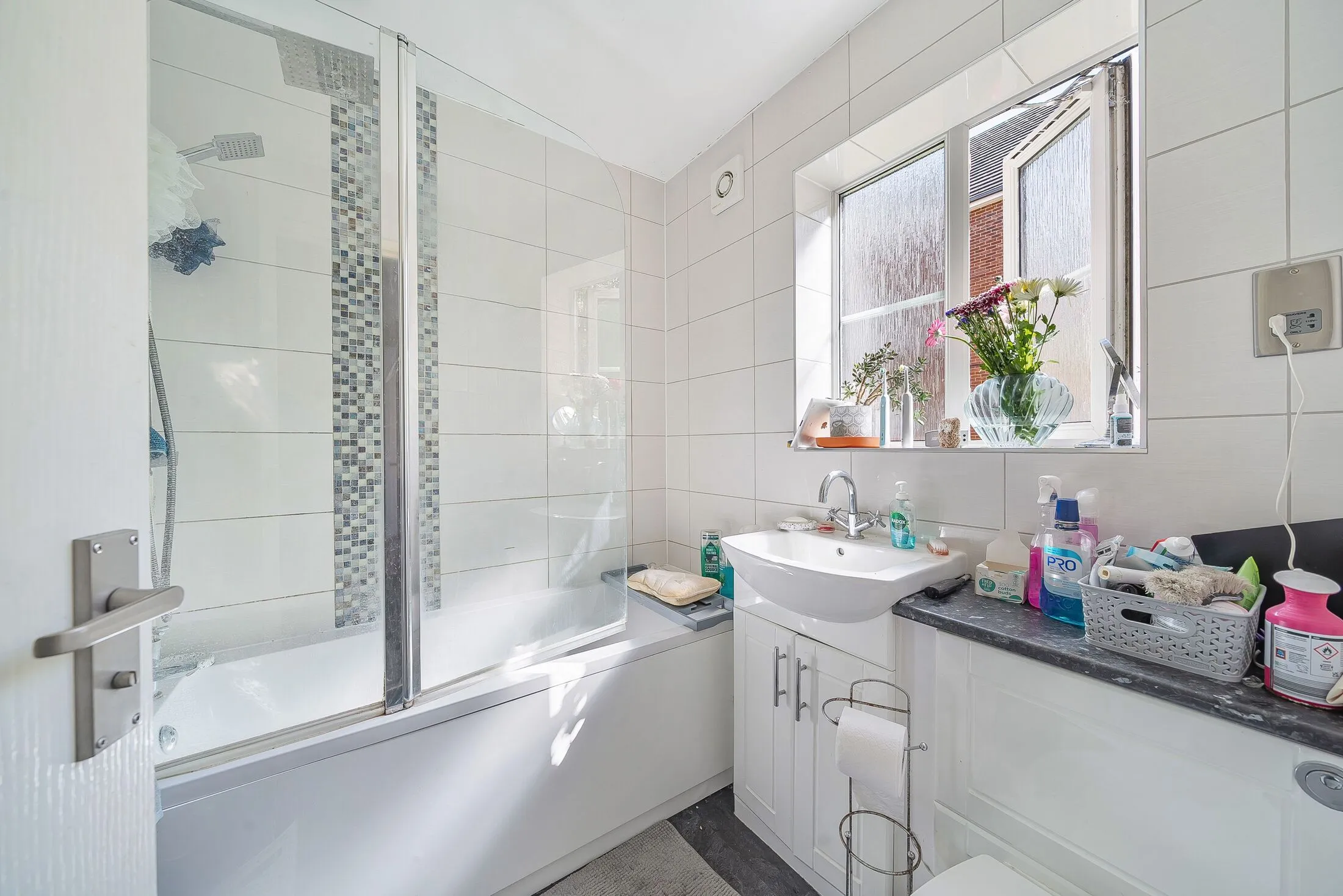 Flat Addiscombe Road in Watford
