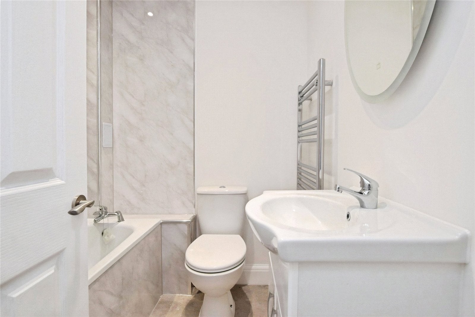 Flat Third Avenue in Greater London