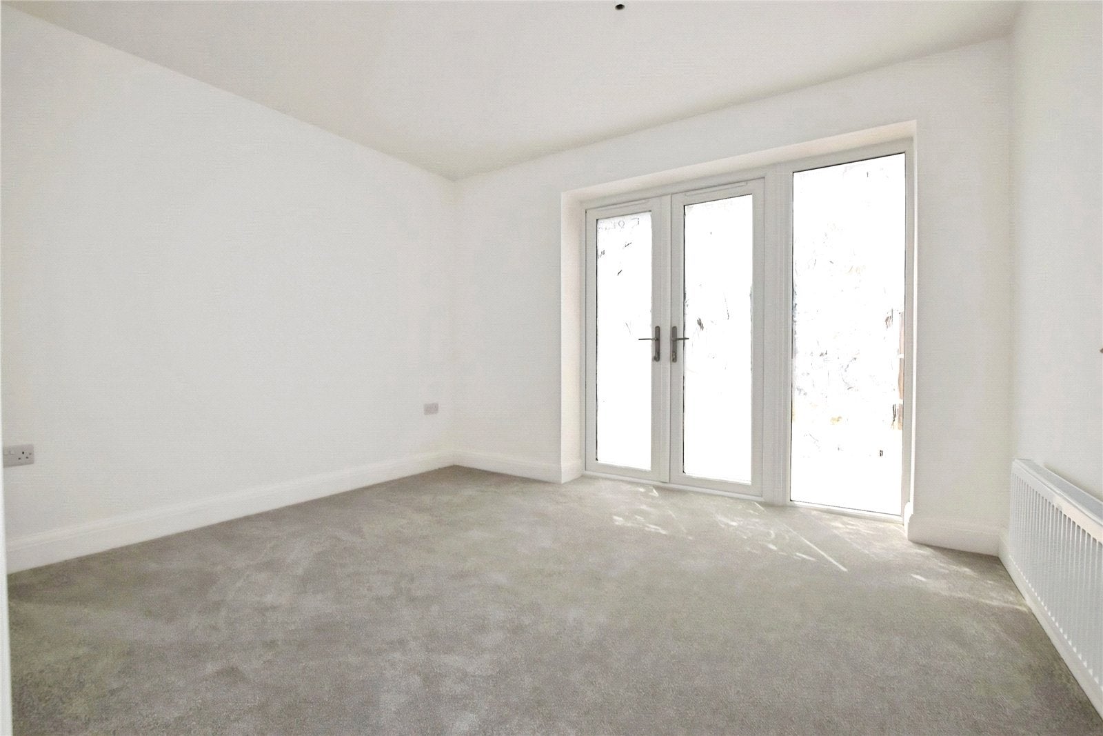 Flat Third Avenue in Greater London
