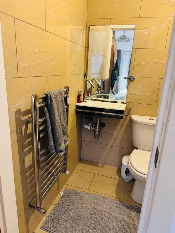 Room Nile Close in Greater London
