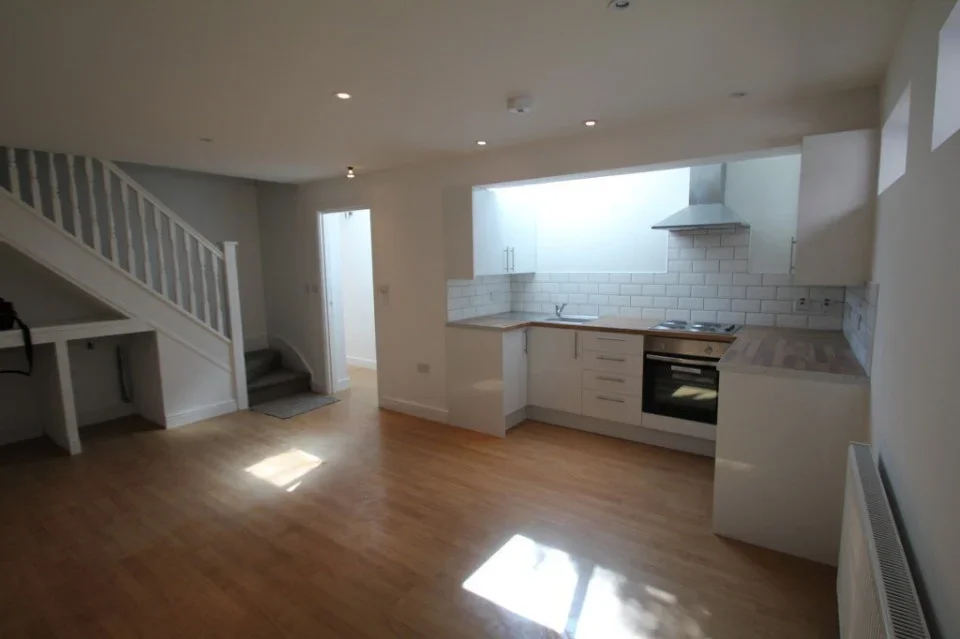Room Pitshanger Lane in Greater London
