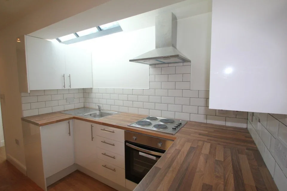 Room Pitshanger Lane in Greater London