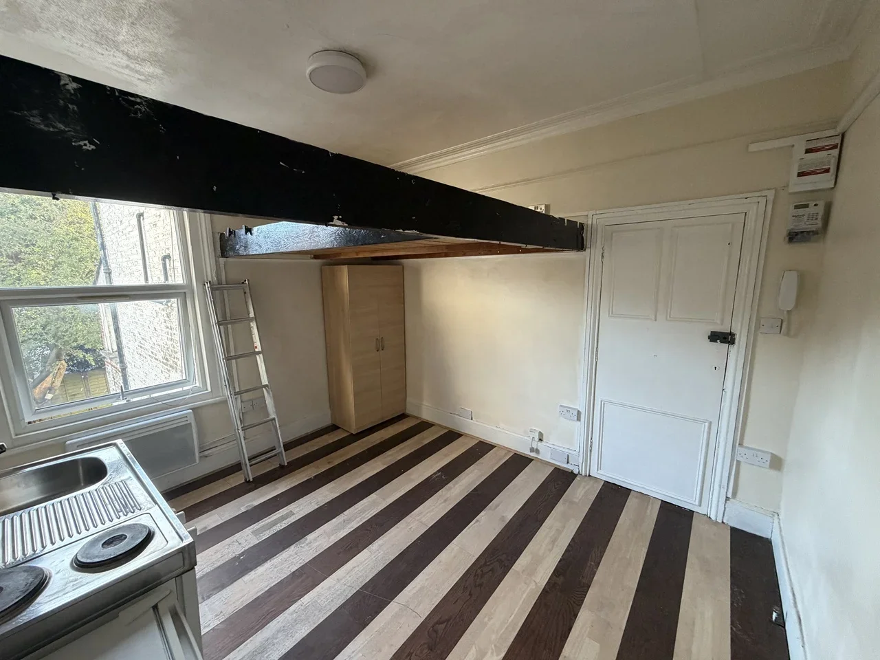 Flat Lynette Avenue in Greater London