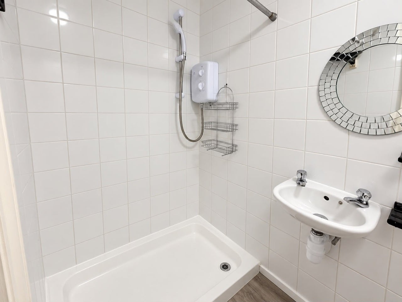 Flat Lynette Avenue in Greater London